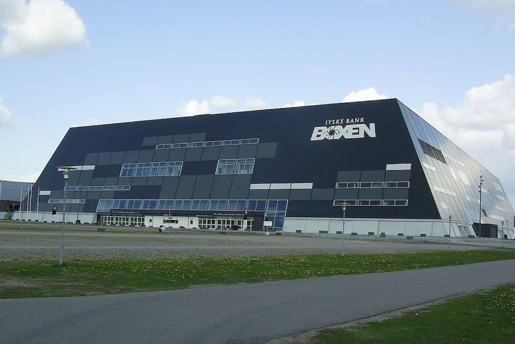 170 M2 Stort Hus Taet Pa Centrum, Mch Og Boxen Herning Buitenkant foto